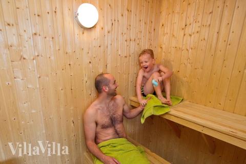 Nyt varmen i badstuen i luksushus nr. 263 til 16 personer