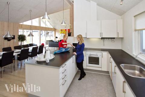 Kjøkkenet i luksushus nr. 263 er fullt utstyrt så dere lett kan lage mat til 16 personer.