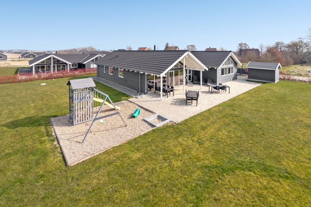 Dette lekre huset med svømmebasseng, nr. 260, med plass til 16 personer, ligger i Sydjylland