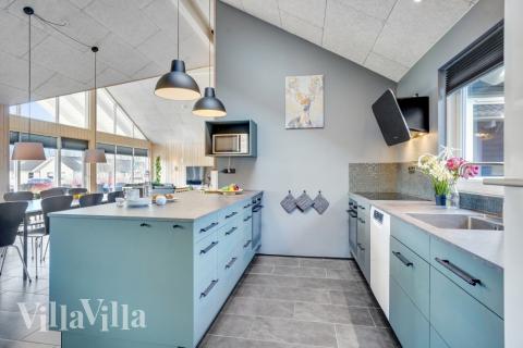 Kjøkkenet i luksushus nr. 260 i Sydjylland er godt innrettet.