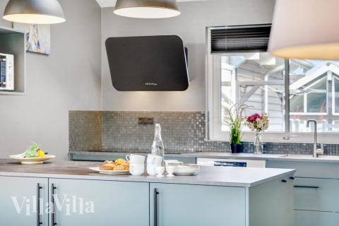 Kjøkkenet i luksushus nr. 260 er godt innrettet.