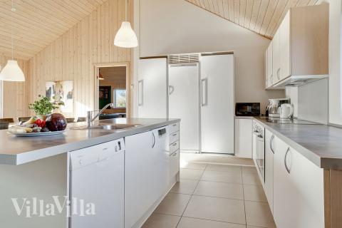 Kjøkkenet i luksushus nr. 237 er fullt utstyrt så dere lett kan lage mat til 20 personer.