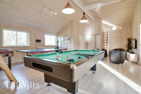Luksushus nr. 237 til 20 personer tilbyr et stort aktivitetsrom med bl.a. biljard og dart