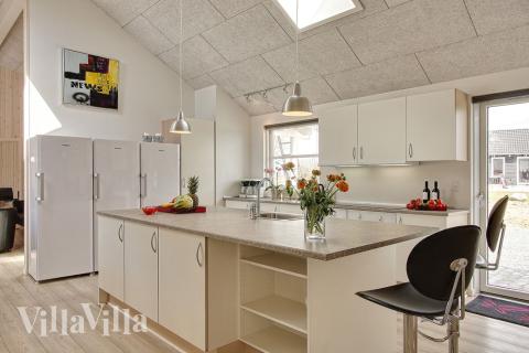 Kjøkkenet i luksushus nr. 242 er godt innrettet.