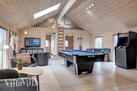 Luksushus nr. 262 til 14 personer tilbyr et stort aktivitetsrom med bl.a. biljard og dart