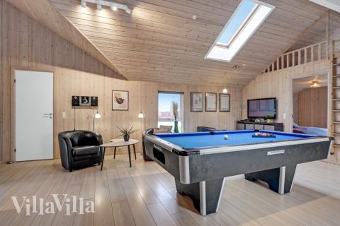 I tillegg til alle aktivitetsmulighetene i husets bassengavdeling, kan du også spille biljard, bordtennis og dart i luksushus nr. 262