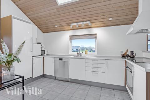 Kjøkkenet i luksushus nr. 262 er godt innrettet.