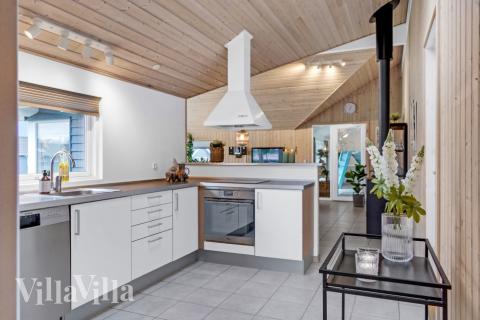 Kjøkkenet i luksushus nr. 262 er fullt utstyrt så dere lett kan lage mat til 14 personer.