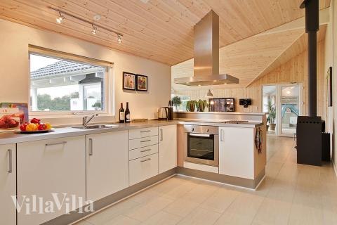 Kjøkkenet i luksushus nr. 254 er fullt utstyrt så dere lett kan lage mat til 14 personer.