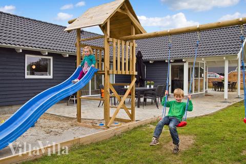 Luksushus nr. 254 har en deilig terrasse med gode hagemøbler til 14 personer.