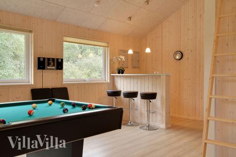 Luksushus nr. 255 til 18 personer tilbyr et stort aktivitetsrom med bl.a. biljard og dart
