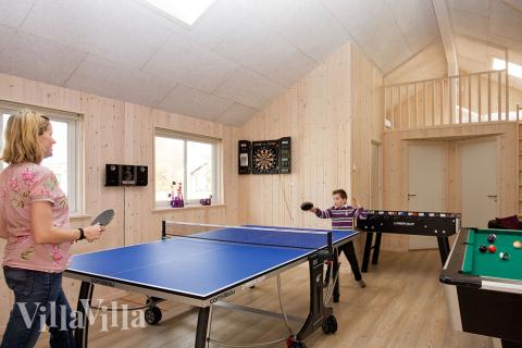 I tillegg til alle aktivitetsmulighetene i husets bassengavdeling, kan du også spille biljard, bordtennis og dart i luksushus nr. 258