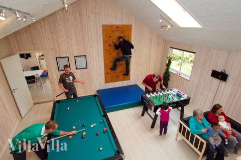 I tillegg til alle aktivitetsmulighetene i husets bassengavdeling, kan du også spille biljard, bordtennis og dart i luksushus nr. 259