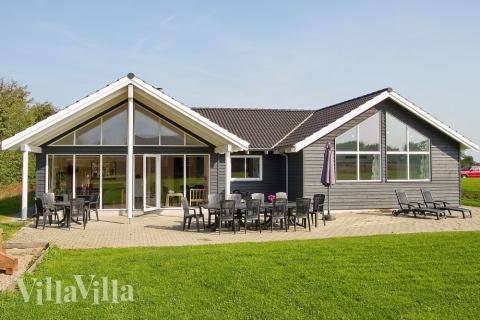 Dette lekre huset med svømmebasseng, nr. 259, med plass til 14 personer, ligger i Sydjylland