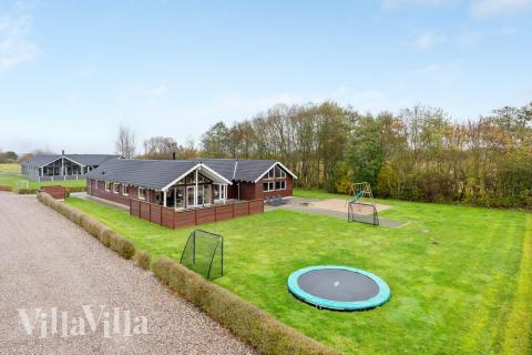 Dette lekre huset med svømmebasseng, nr. 280, med plass til 18 personer, ligger i Sydjylland