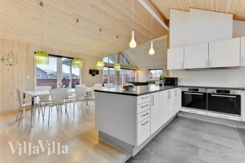 Kjøkkenet i luksushus nr. 280 er godt innrettet.