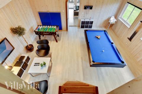 I tillegg til alle aktivitetsmulighetene i husets bassengavdeling, kan du også spille biljard, bordtennis og dart i luksushus nr. 280