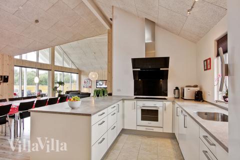 Kjøkkenet i luksushus nr. 286 er fullt utstyrt så dere lett kan lage mat til 16 personer.