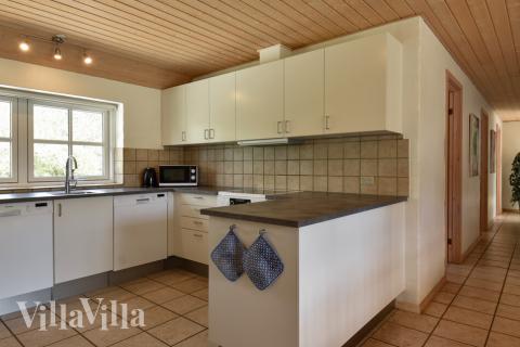 Kjøkkenet i luksushus nr. 146 er fullt utstyrt så dere lett kan lage mat til 24 personer.