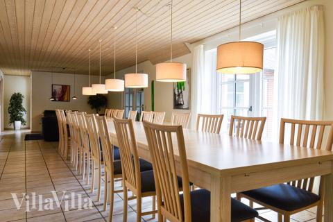 Oppholdsrom med plass til 24 i luksushus nr. 146.