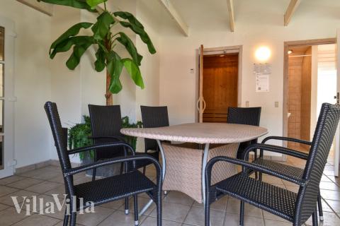 Det flotte bassenget i luksushus nr. 146 til 24 personer