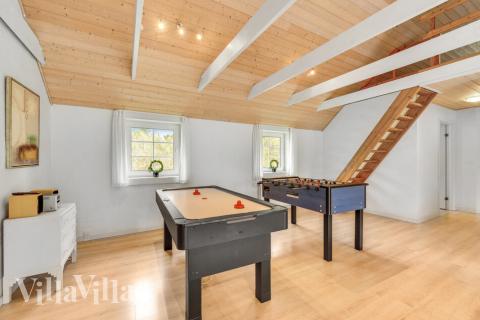 Luksushus nr. 145 til 22 personer tilbyr et stort aktivitetsrom med bl.a. biljard og dart