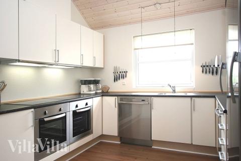 Kjøkkenet i luksushus nr. 168 er fullt utstyrt så dere lett kan lage mat til 24 personer.