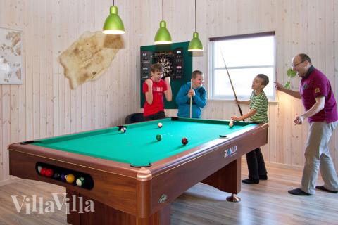 Luksushus nr. 283 til 24 personer tilbyr et stort aktivitetsrom med bl.a. biljard og dart