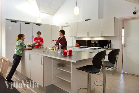 Kjøkkenet i luksushus nr. 283 er fullt utstyrt så dere lett kan lage mat til 24 personer.