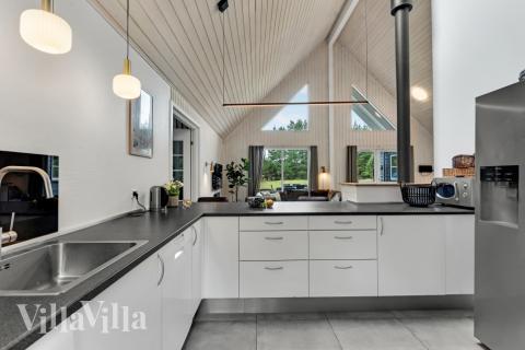 Kjøkkenet i luksushus nr. 189 er fullt utstyrt så dere lett kan lage mat til 24 personer.