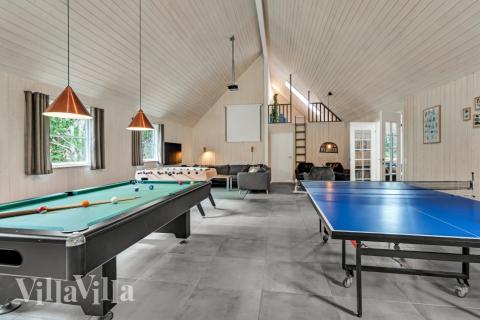 I tillegg til alle aktivitetsmulighetene i husets bassengavdeling, kan du også spille biljard, bordtennis og dart i luksushus nr. 189