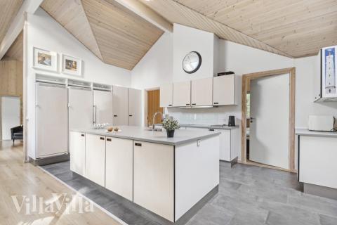 Kjøkkenet i luksushus nr. 197 er fullt utstyrt så dere lett kan lage mat til 22 personer.