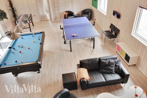 I tillegg til alle aktivitetsmulighetene i husets bassengavdeling, kan du også spille biljard, bordtennis og dart i luksushus nr. 288