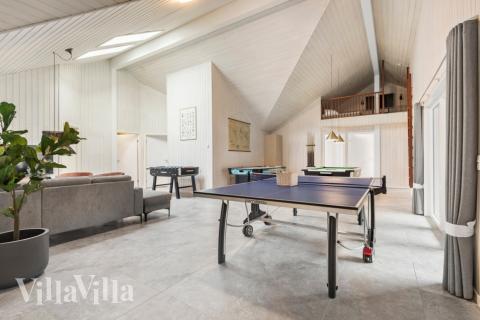 Luksushus nr. 167 til 24 personer tilbyr et stort aktivitetsrom med bl.a. biljard og dart