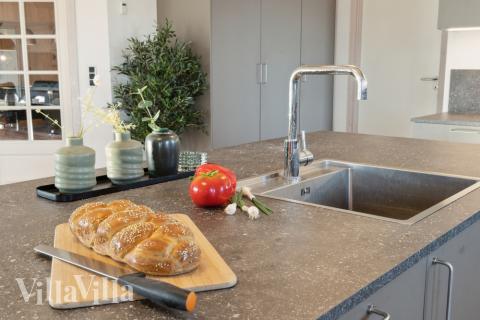 Kjøkkenet i luksushus nr. 176 er godt innrettet.