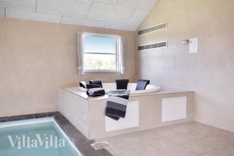 Nyt varmen i boblebadet i luksushus nr. 207 i Lolland/Falster/Møn