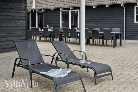 Nyt en grillkveld på terrassen i luksushus nr. 207 i Lolland/Falster/Møn