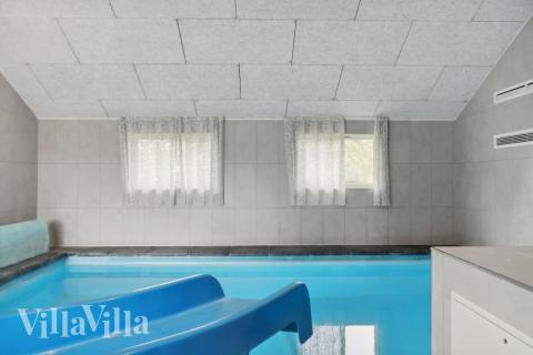 Det flotte bassenget i luksushus nr. 212 til 14 personer