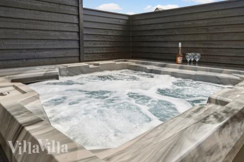 Luksushus nr. 294 har bl.a. et deilig boblebad