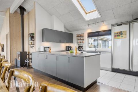 Kjøkkenet i luksushus nr. 294 er fullt utstyrt så dere lett kan lage mat til 18 personer.