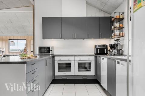 Kjøkkenet i luksushus nr. 294 er godt innrettet.