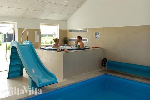 Nyt varmen i boblebadet i luksushus nr. 251 i Lolland/Falster/Møn