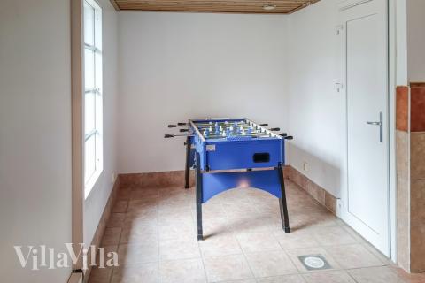 I tillegg til alle aktivitetsmulighetene i husets bassengavdeling, kan du også spille biljard, bordtennis og dart i luksushus nr. 126