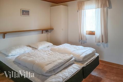 Et av de 3 soverommene i luksushus nr. 126 i Sverige.