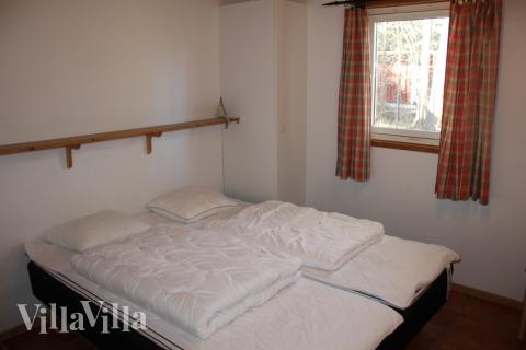 Et av de 4 soverommene i luksushus nr. 127 i Sverige.