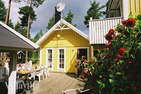 Luksushus nr. 127 har en deilig terrasse med gode hagemøbler til 12 personer.