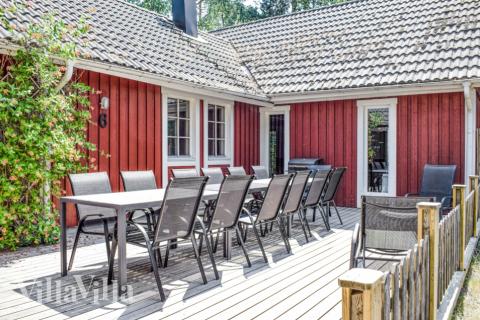 Luksushus nr. 84 har en deilig terrasse med gode hagemøbler til 18 personer.