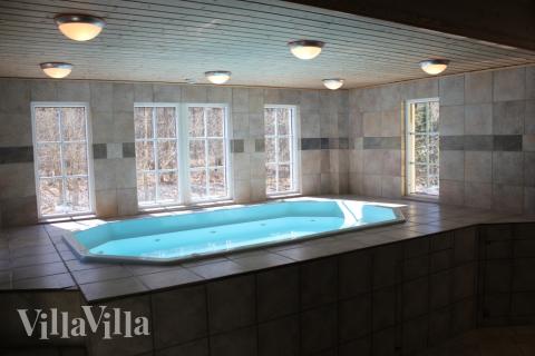 Nyt varmen i boblebadet i luksushus nr. 78 i Sverige