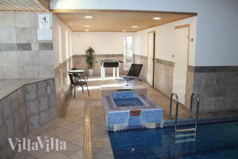 Det flotte bassenget i luksushus nr. 78 til 14 personer