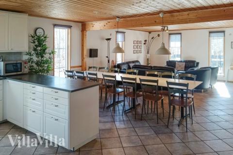 Kjøkkenet i luksushus nr. 78 er fullt utstyrt så dere lett kan lage mat til 14 personer.